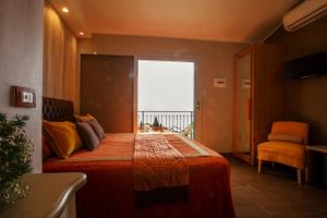 a bedroom with a bed with a large window at B&B Il Parco in Monterosso al Mare