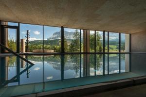 Bazén v ubytování Hotel Lech Da Sompunt nebo v jeho okolí