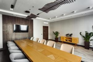 a conference room with a wooden table and chairs at HOTEL HARTEN business & international in Kursk