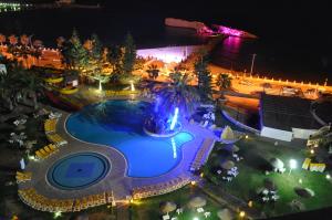 Swimming pool sa o malapit sa Hotel El Habib Monastir