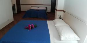 A bed or beds in a room at Sogno d'estate