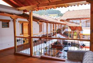 Rõdu või terrass majutusasutuses Hotel Cacique Real