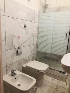 COMFORT INN ROMA TERMINI的一间浴室