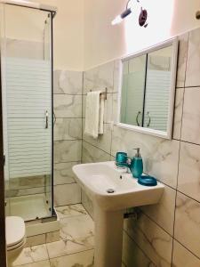 COMFORT INN ROMA TERMINI的一间浴室