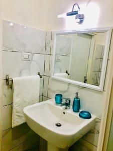 COMFORT INN ROMA TERMINI的一间浴室
