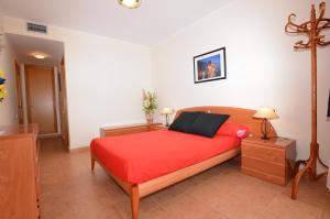 Postel nebo postele na pokoji v ubytování Myhost Calafell Pla