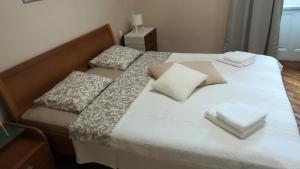Cama ou camas em um quarto em Apartment Tina (near the sea, Opatija center, free private parking)