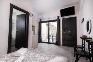 Postel nebo postele na pokoji v ubytování Akrogiali Apartments
