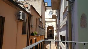 Uma varanda ou terraço em Sotto al Portico - YourPlace Abruzzo