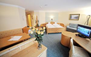 Postel nebo postele na pokoji v ubytování Thermal-Badhotel Kirchler