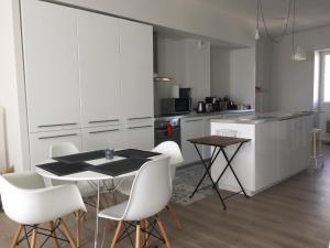 Kuhinja oz. manjša kuhinja v nastanitvi Appartement Design I - Port du Rosmeur - Douarnenez