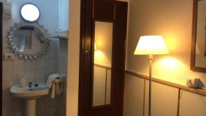 a bathroom with a sink and a mirror at Casa de Huespedes la Peña in Ibiza Town