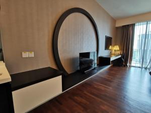 Televisyen dan/atau pusat hiburan di Mykey The Shore T1-23A-07 No Wifi