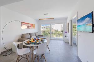 a kitchen and living room with a table and chairs at Apartment Lauet in Port de Pollensa