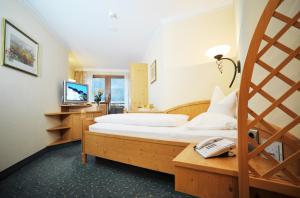 Postel nebo postele na pokoji v ubytování Thermal-Badhotel Kirchler
