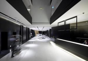 a hallway in a building with people walking down it at The Met Hotel Thessaloniki, a Member of Design Hotels in Thessaloniki