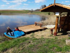 Photo de la galerie de l'établissement Domek letniskowy Rancho do wynajęcia 7osobowy Rybaczówka, à Banie Mazurskie