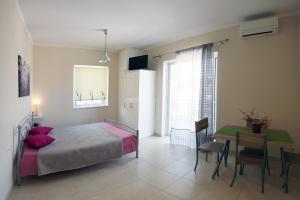 A bed or beds in a room at Lalezas Studios