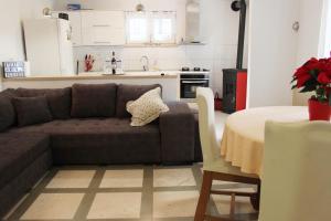 Kuchyň nebo kuchyňský kout v ubytování Apartment Pino