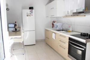 Kuchyň nebo kuchyňský kout v ubytování Apartment Pino