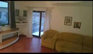 A seating area at Rooms in the apartment-center