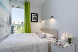 Posteľ alebo postele v izbe v ubytovaní Elite Apartments Downtown Premium