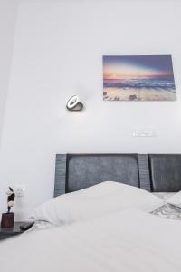 Postel nebo postele na pokoji v ubytování Akrogiali Apartments