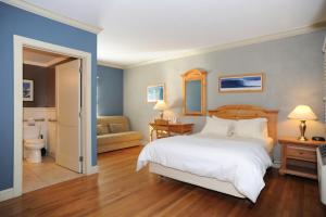 Postel nebo postele na pokoji v ubytování Southampton Long Island Hotel + 24 fotografií