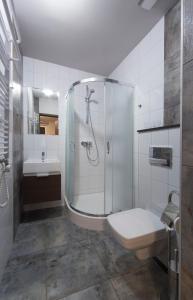 Ett badrum på Villa Art Korab