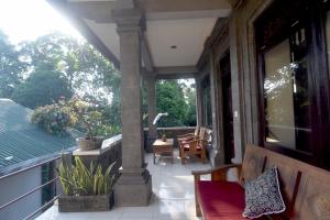 
A balcony or terrace at Arik's Homestay Ubud

