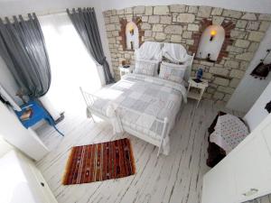 A bed or beds in a room at Morisi Konak Butik Otel
