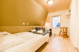 Postel nebo postele na pokoji v ubytování Holmvik Brygge Nyksund