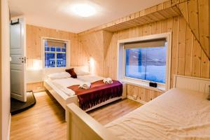 Postel nebo postele na pokoji v ubytování Holmvik Brygge Nyksund