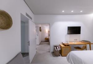 Sjónvarps- og/eða afþreyingartæki á Messinian Icon Hotel & Suites