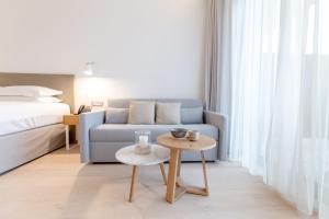 Rúm í herbergi á Messinian Icon Hotel & Suites