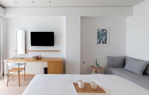Sjónvarps- og/eða afþreyingartæki á Messinian Icon Hotel & Suites