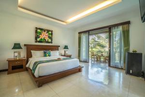 Una cama o camas en una habitación de Gita Maha Ubud Hotel by Mahaputra-CHSE Certified