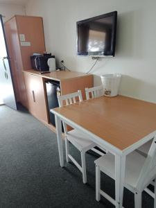 Kuchyň nebo kuchyňský kout v ubytování Annerley Motor Inn