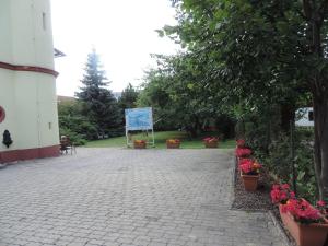 A garden outside Apartments Zámoček Staré časy