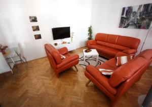 Televízia a/alebo spoločenská miestnosť v ubytovaní Apartmány u Arény Ostrava