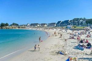 a group of people on a beach near the water at studio résidence le sombreuil in Quiberon