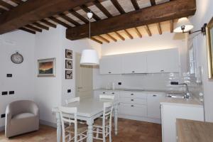 Kuchyň nebo kuchyňský kout v ubytování Agriturismo Due Comuni