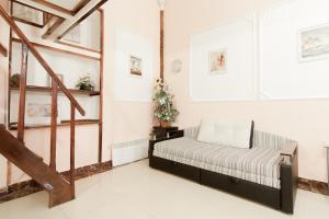 A bed or beds in a room at Rent Apartments Grecheskaya 50