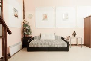 Giường trong phòng chung tại Rent Apartments Grecheskaya 50