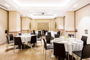 a conference room with tables and chairs in a room at Hotel Villa Real, a member of Preferred Hotels & Resorts in Madrid