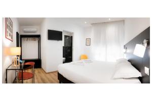 Postel nebo postele na pokoji v ubytování ParcoSantaTeresa Suites LOC-02279