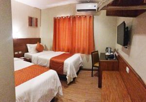 Postel nebo postele na pokoji v ubytování Coron Soleil Express Hotel