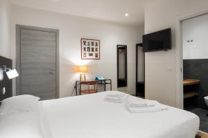 Postel nebo postele na pokoji v ubytování ParcoSantaTeresa Suites LOC-02279