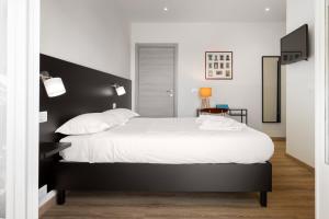 Postel nebo postele na pokoji v ubytování ParcoSantaTeresa Suites LOC-02279 + 23 fotografií