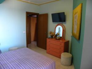 Postel nebo postele na pokoji v ubytování Mirone Apartment FRONTE MARE beachfront house